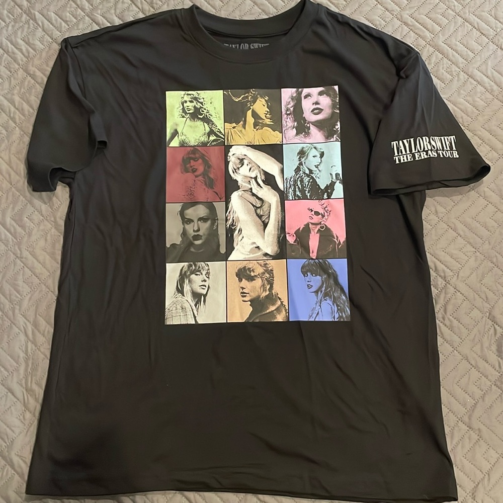 Taylor Swift The Eras Tour black t-shirt size small